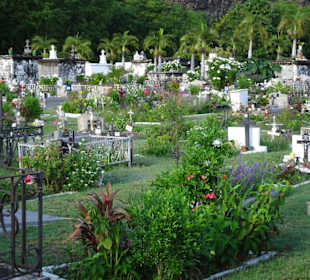 Rundgang über den alten Friedhof am Meer