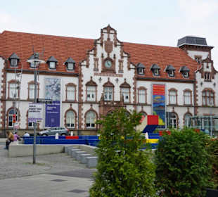 Kunstmuseum Mülheim - Davor Grossplastik von Hajek