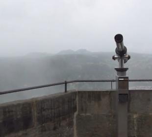 Entlang der Festungsmauer