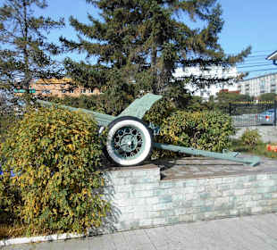 Geschütz vor dem Schukow-Museum