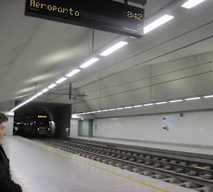 Metro zum Flughafen Station Bolhao