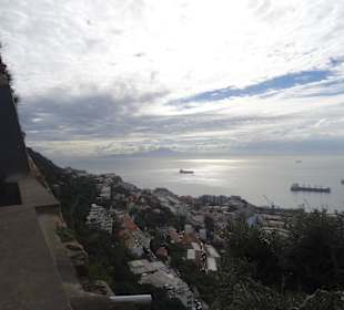 Gegenüber ist Afrika