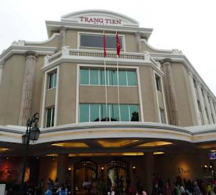 Eingang des Shoppingcenters