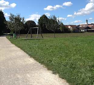 Schaukelweg an der Donau