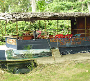 Boot Tropical River Tour