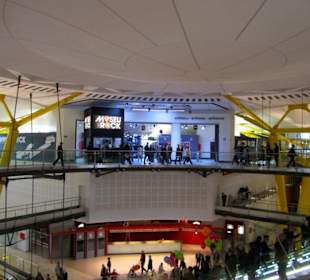 Interior del centro comercial