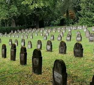 Gefallenen Denkmal und Kriegsgräber