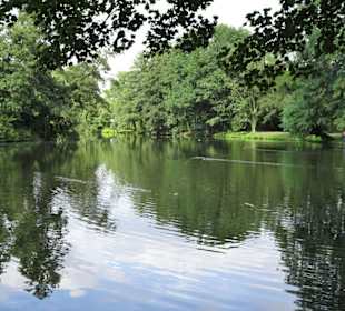 Spaziergang durch die sommerlichen Graftanlagen