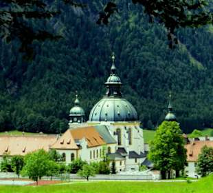 Die Basilika von Osten aus gesehen