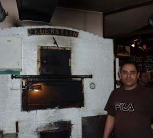 Vor dem Holzbackofen