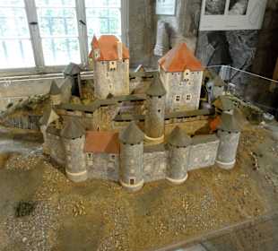 Rekonstruktion der alten Burg 