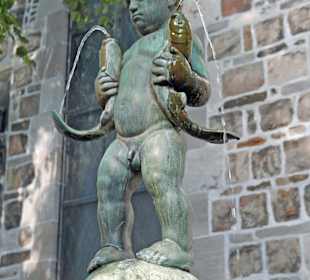 Das Fischpüddelchen, kleiner Bub mit Fischen