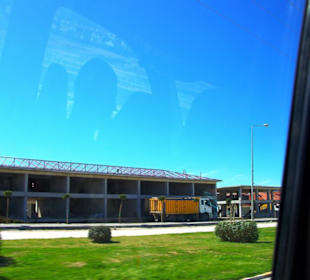 Neue Läden direkt an der Strasse