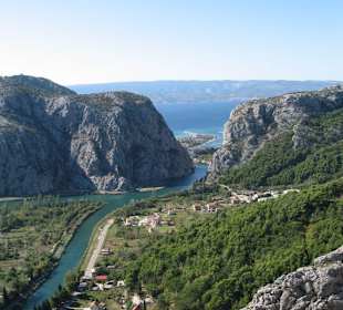 Cetina Schlucht mit Blick auf Omis