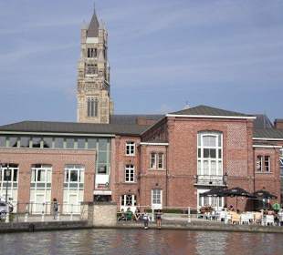 Bootsfahrt, Cafe's überall