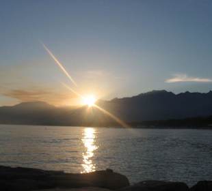 Sonnenaufgang über der Bucht von Calvi