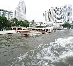Mit dem Hop and Hop Boot Bangkok entdecken