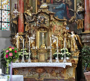 Hauptaltar der Pfarrkirche Mariä Himmelfahrt