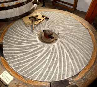 Blick auf Mahlsteine