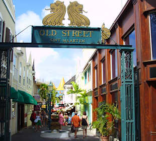 Weiterer Teil der Einkaufsstrasse in Philipsburg