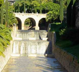 Kanal an der Kathedrale