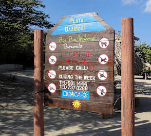 Infoschild des Strandes Daaibooi