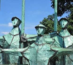 Ansichten der Skulptur Maritim