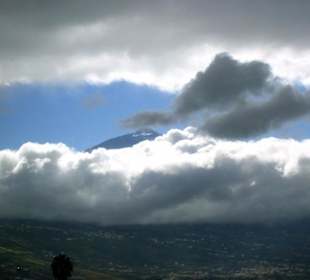 Kurzer Blick auf den Teide, 3718 m