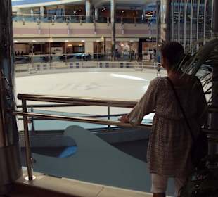 Schlittschuhlaufen in Marina Mall