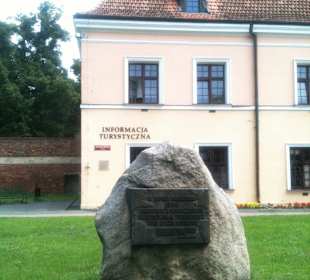Informacja turystyczna obok Zamku
