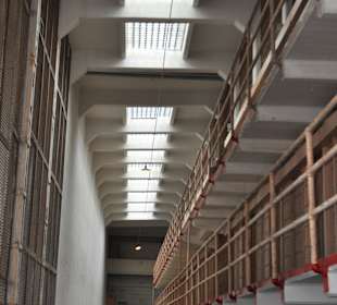 3 poziomy cel więziennych