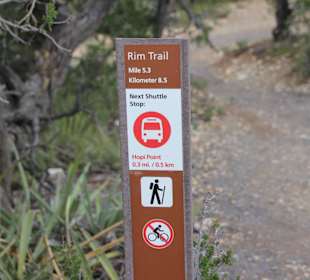 Hinweistafel mit Trailentfernung