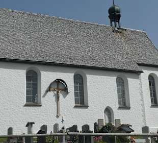 Blick zur Burgkirche St. Michael (Schöllang)