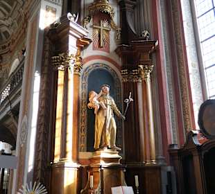 Rechter Seitenaltar der Kirche St. Mauritius