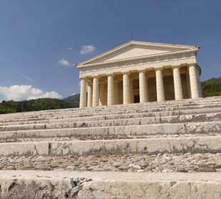 Stufen zum Tempio Canoviano