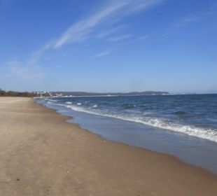 Der schöne, breite Sandstrand von Jelitkowo