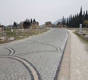 Der Hauptweg in Pamukkale 