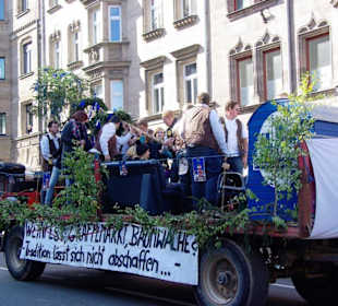 Kärwaburschen Burgfarrnbach Festwagen
