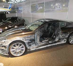 Bond in Motion - beschossener Aston Martin