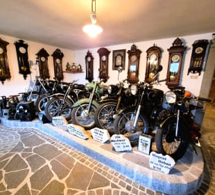 Viele alte Motorräder