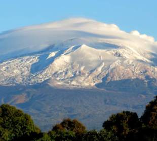 Wolkendecke über dem Ätna -von Catania aus gesehen