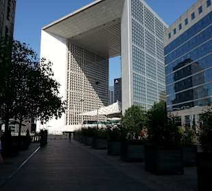 Der neue Triumphbogen in La Defense