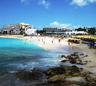 Blick auf den Strand Maho Beach