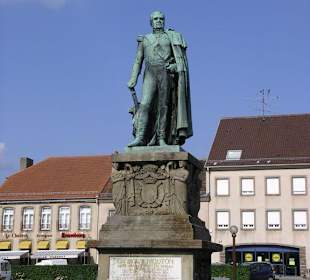 Denkmal von General Georges Mouton de Lobau in Phalsbourg