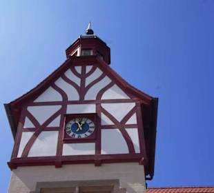 Am Haupthaus die Turmuhr