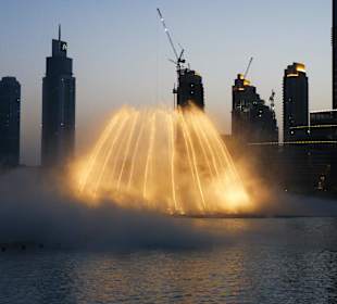 Wasserspiele vor dem Burj Kalifah
