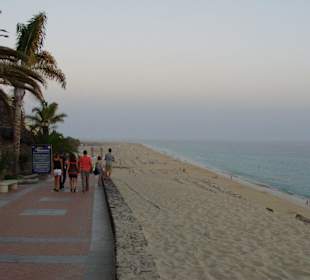 Ausblick von der Promenade auf den Strand