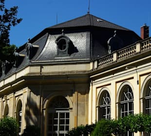 Eingang am Englischer Pavillon 