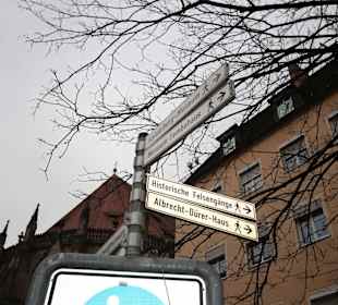 Wegweiser am Alten Rathaus
