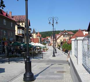 Stadt Swieradow. Neue Fußgängerzone